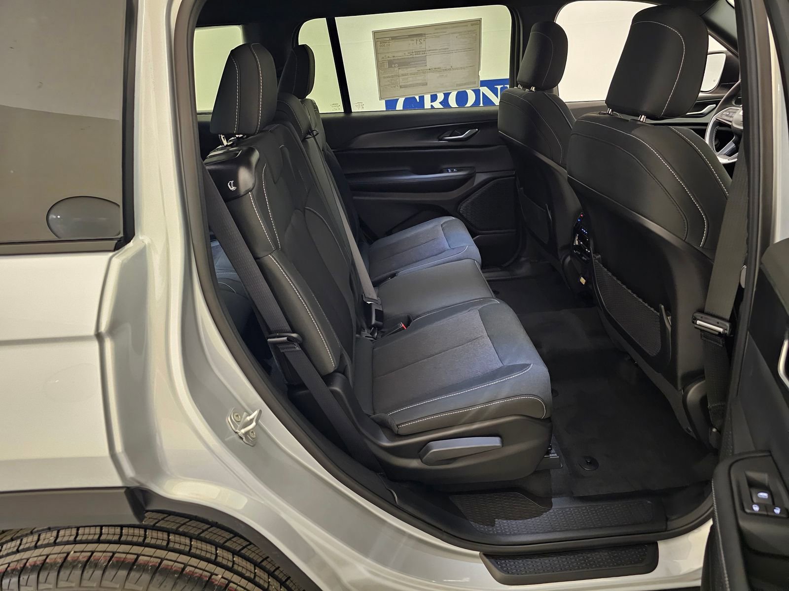 New 2025 Jeep Grand Cherokee L Altitude image 34