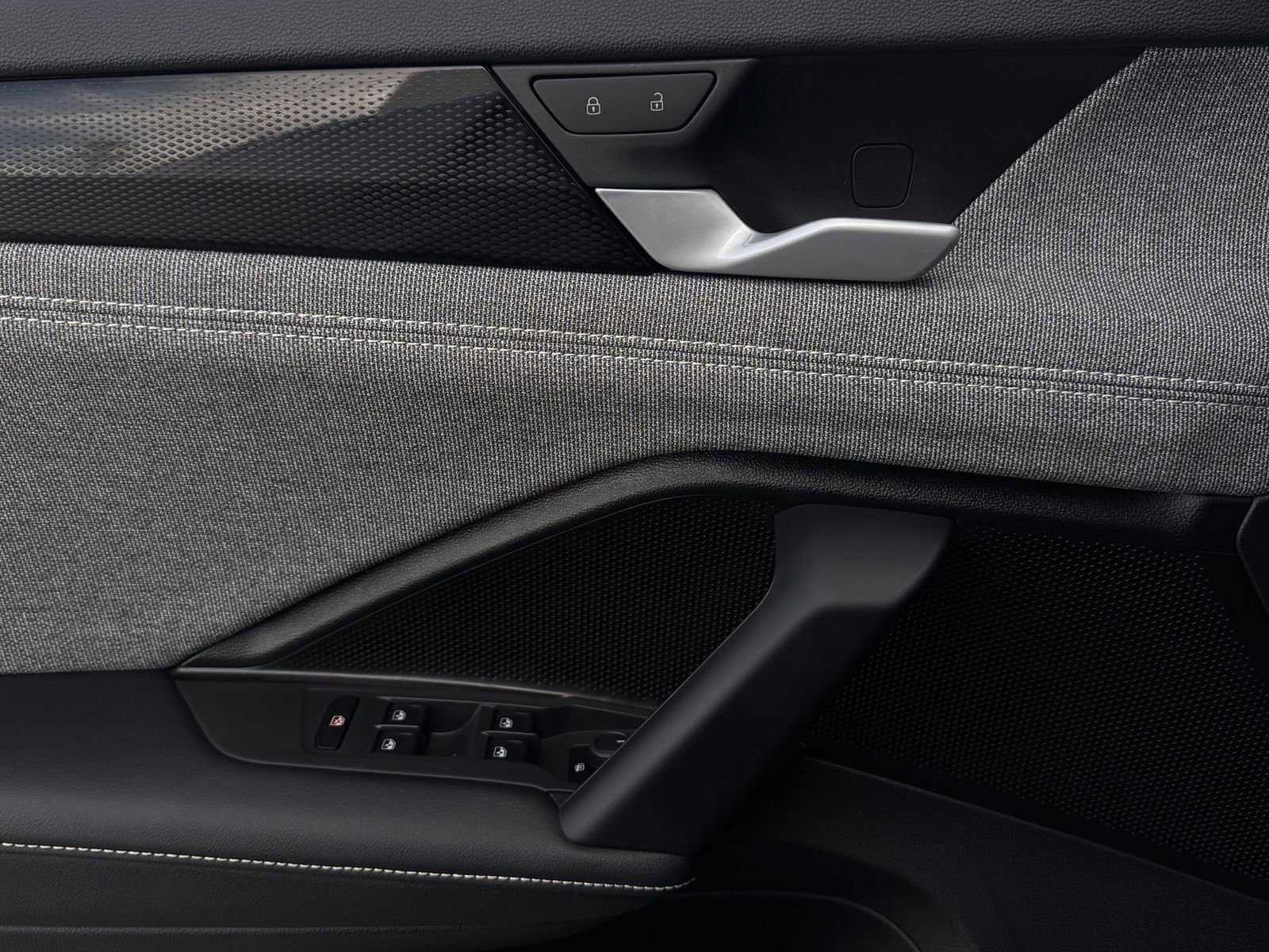 Used 2025 Volkswagen Tiguan S image 22