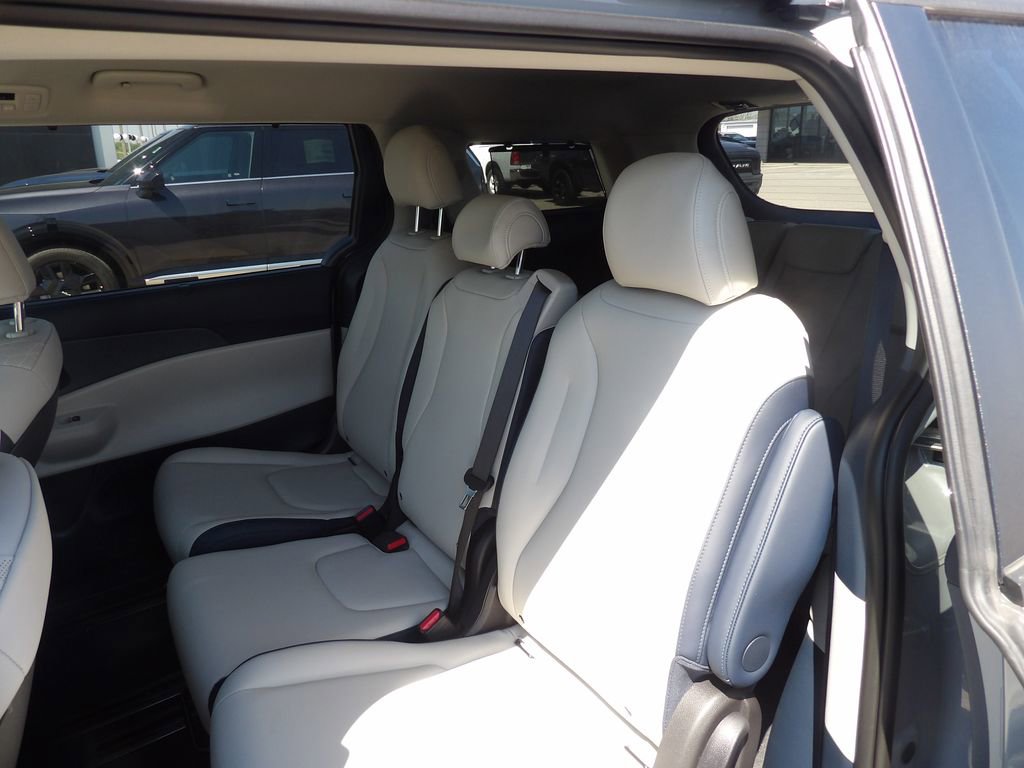 New 2026 Kia Carnival EX FWD image 25
