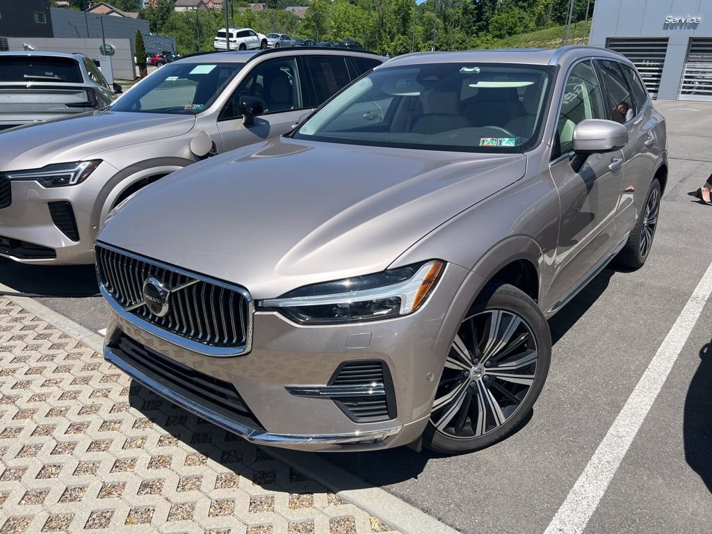Used 2023 Volvo XC60 B5 Plus w/ Climate Package AWD/4WD image 3
