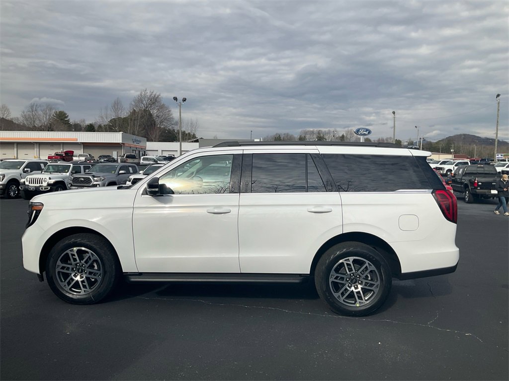 New 2026 Ford Expedition Active image 8