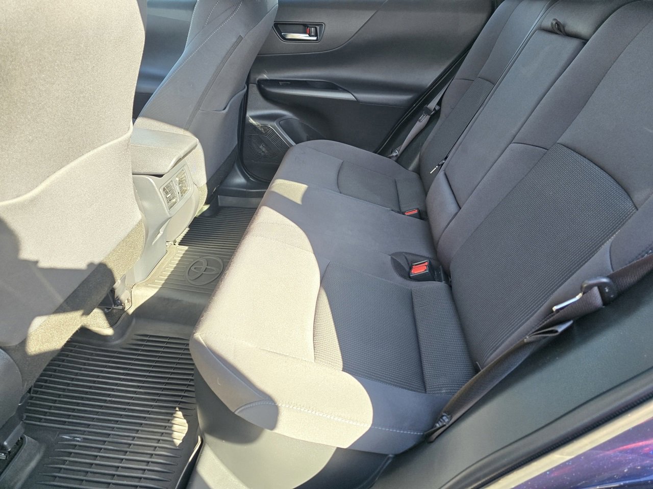 Used 2022 Toyota Venza LE image 14