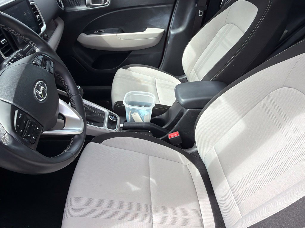 Used 2025 Hyundai Venue SEL FWD image 4