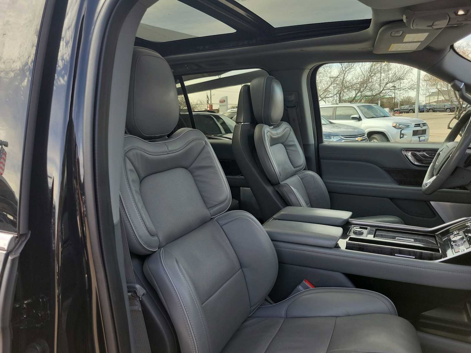 Used 2019 Lincoln Navigator Reserve image 10