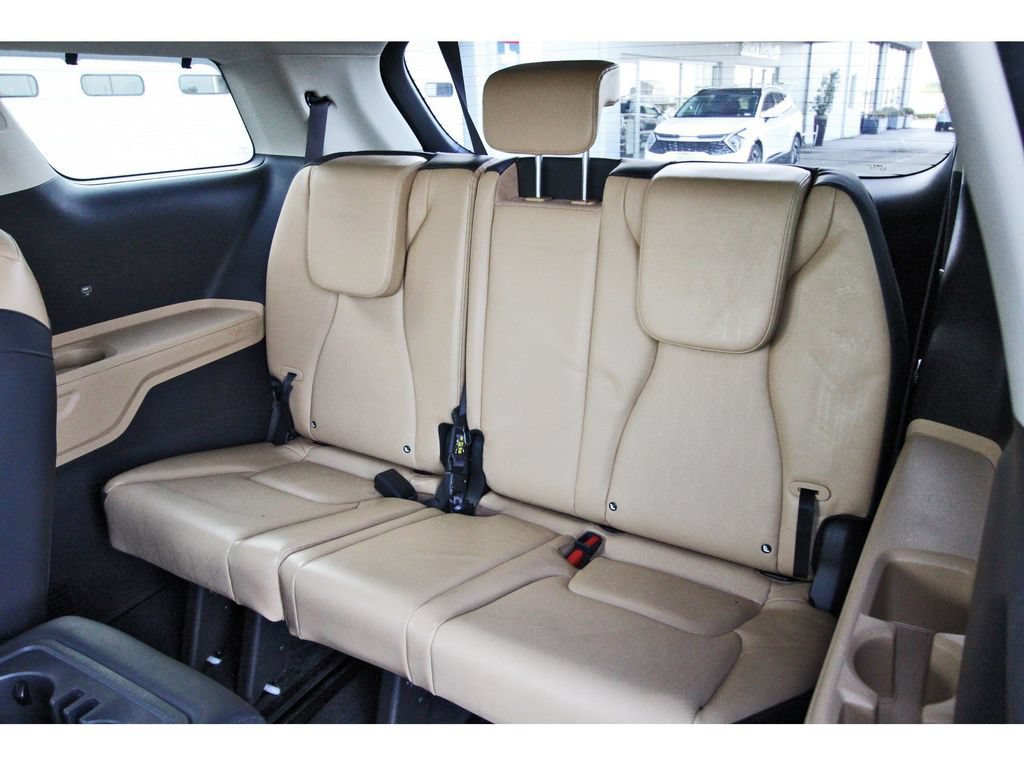 Used 2023 Kia Carnival EX FWD image 14