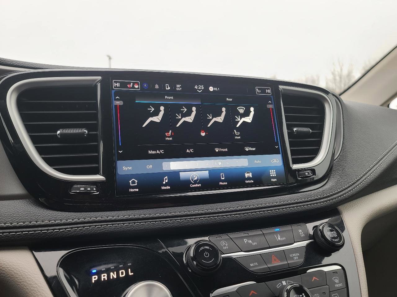 Used 2023 Chrysler Pacifica Touring-L image 17