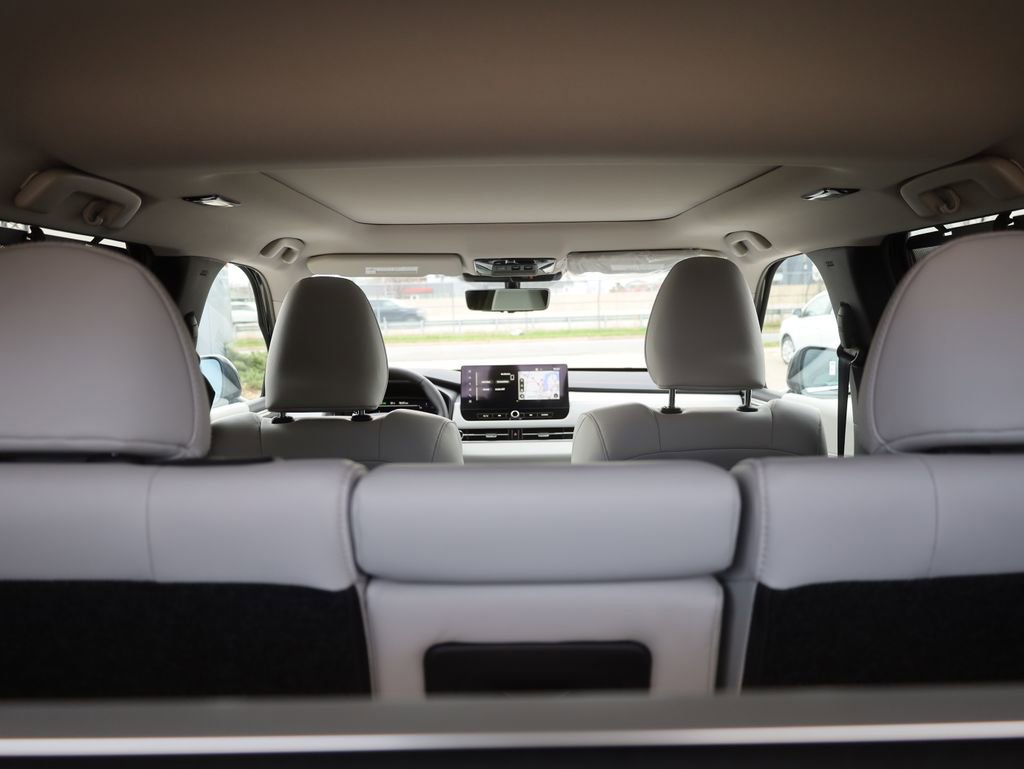 New 2025 Mitsubishi Outlander AWD image 32