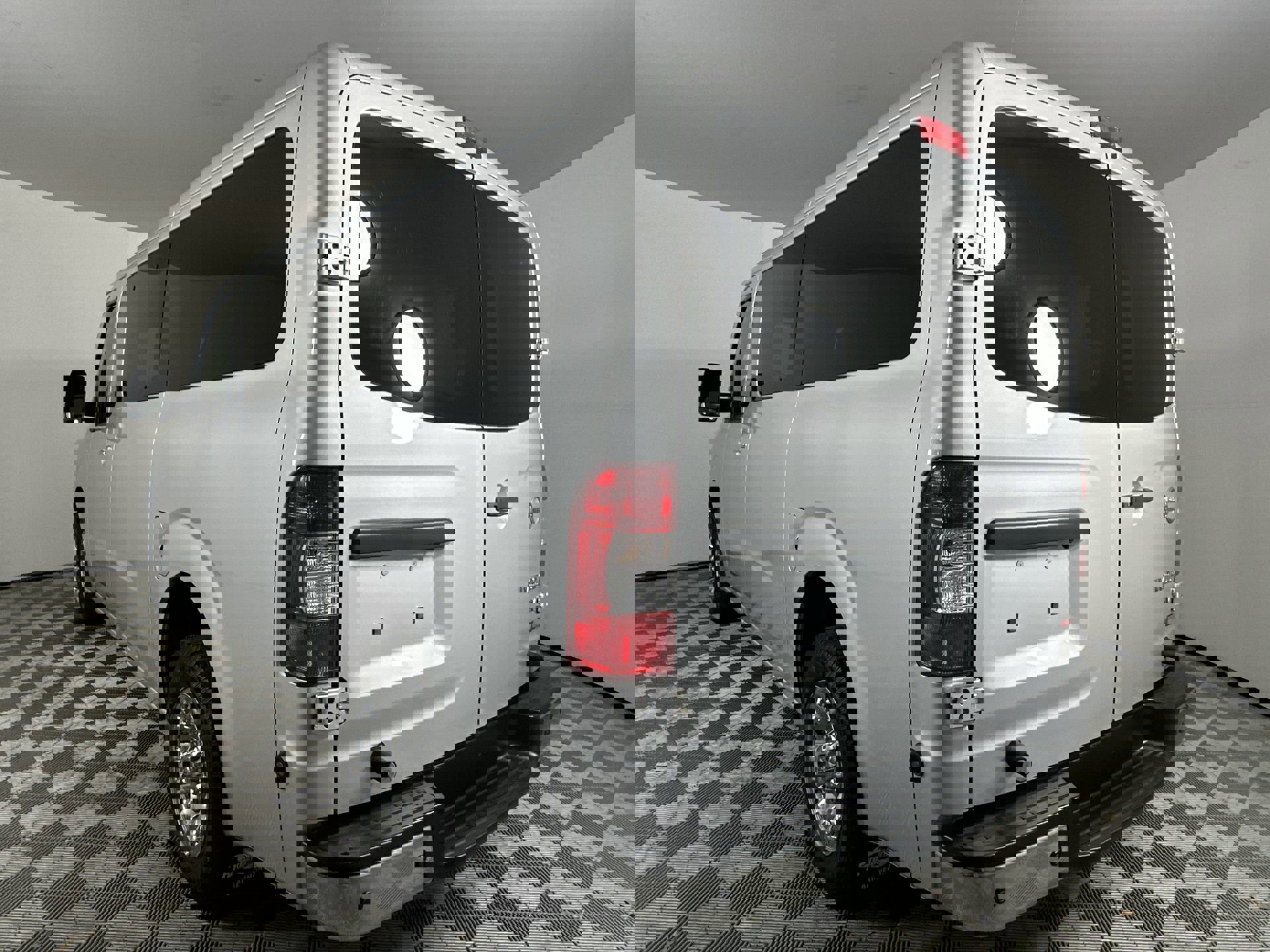 Used 2018 Nissan NV 3500 SV w/ Navigation Package image 8