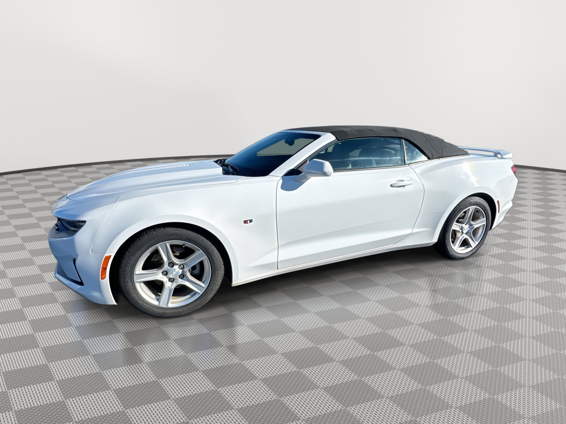 Used 2020 Chevrolet Camaro LT image 1