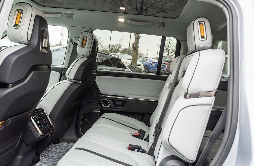 Used 2024 Rivian R1S Adventure image 32