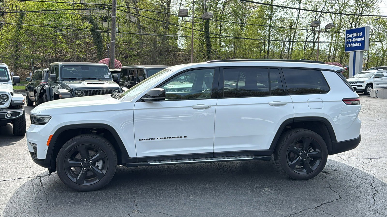 Certified 2025 Jeep Grand Cherokee L Limited w/ Luxury Tech Group II AWD/4WD image 2