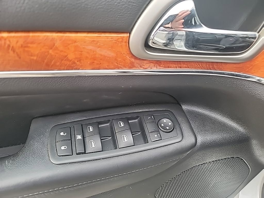 Used 2011 Jeep Grand Cherokee Overland image 10