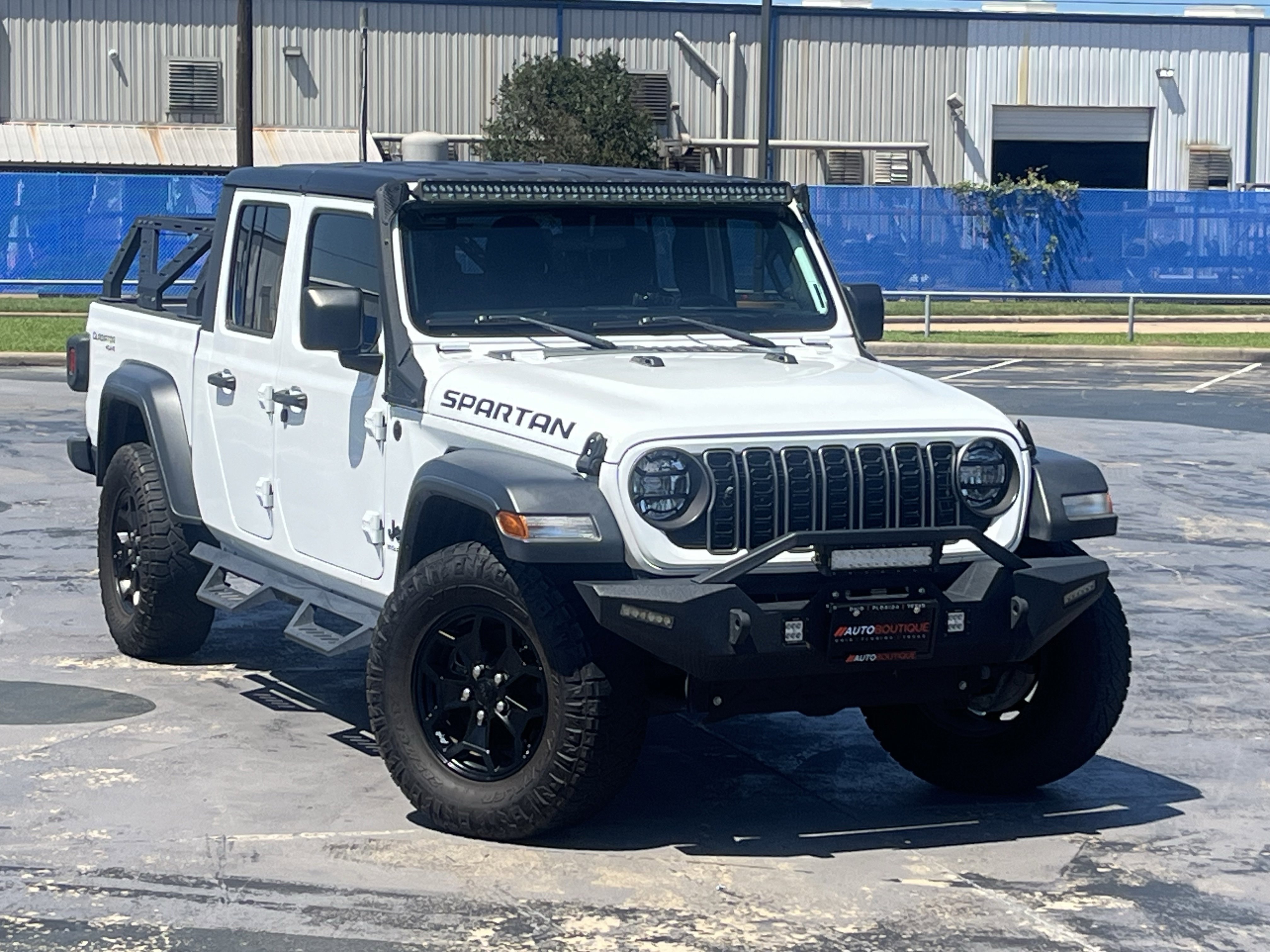 Used 2024 Jeep Gladiator Sport AWD/4WD image 3