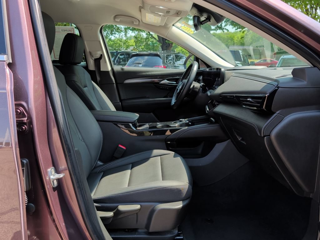 Used 2024 Buick Envision Preferred AWD/4WD image 37