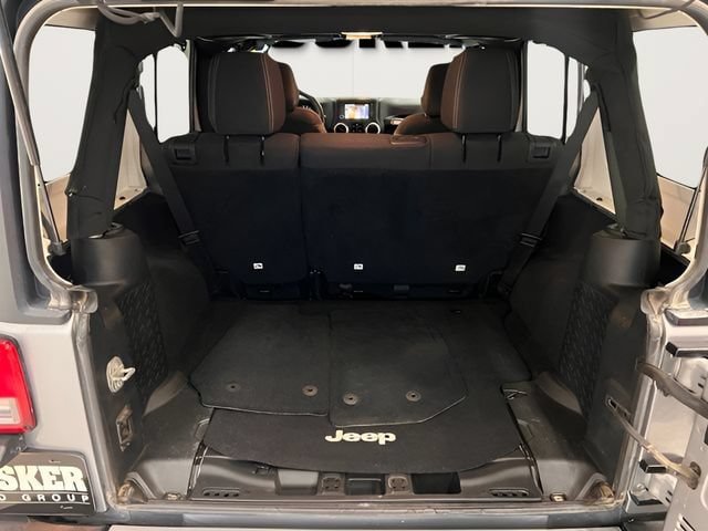Used 2017 Jeep Wrangler Unlimited Sahara AWD/4WD image 8