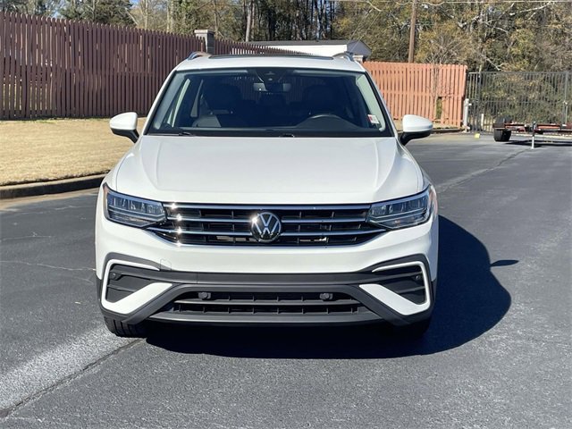 Used 2022 Volkswagen Tiguan SE image 2