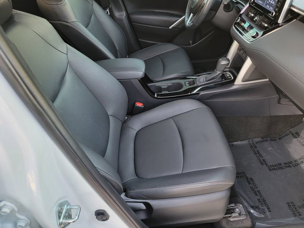 Used 2022 Toyota Corolla Cross XLE w/ Convenience Package image 14