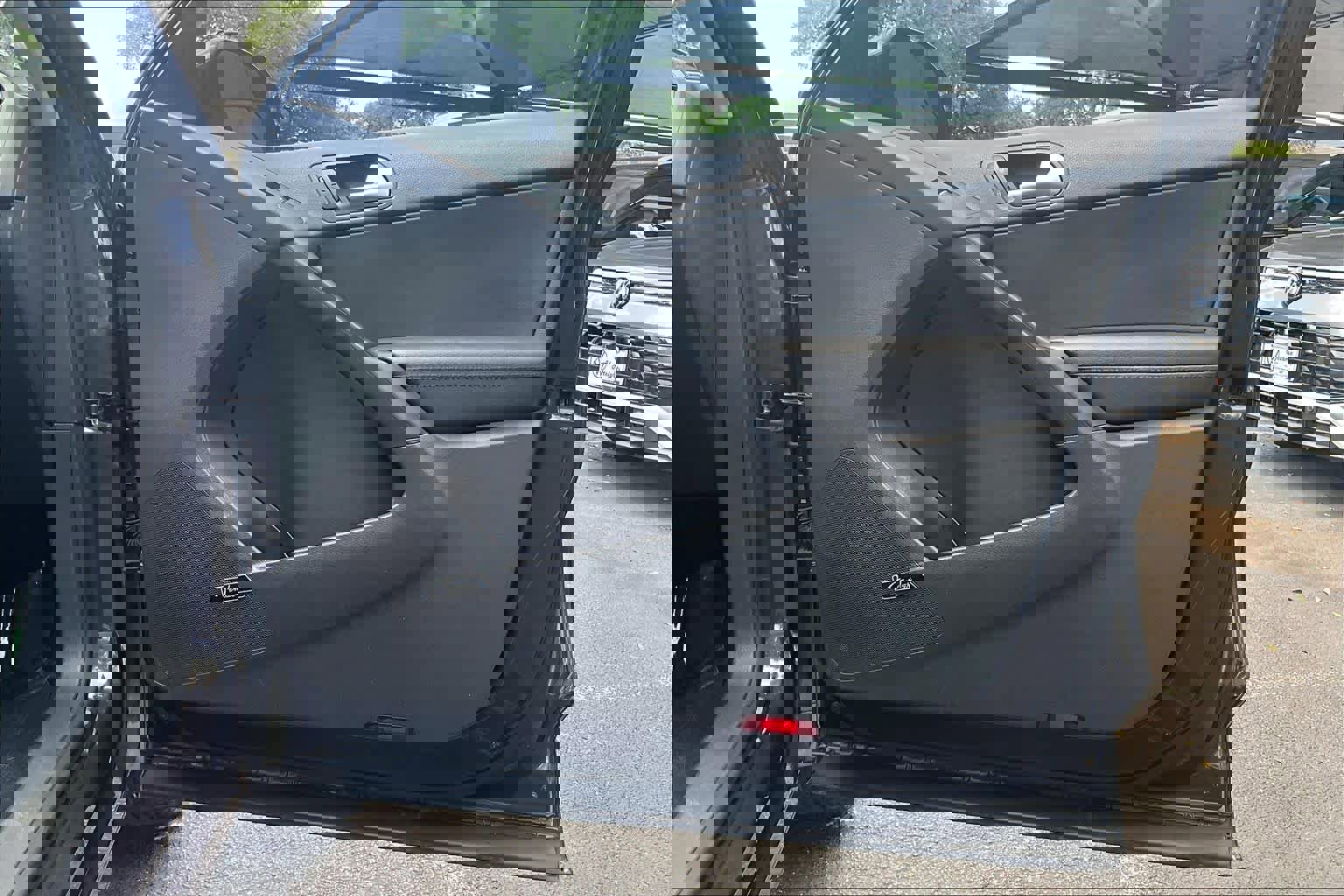 Used 2016 Volkswagen Tiguan SEL image 23