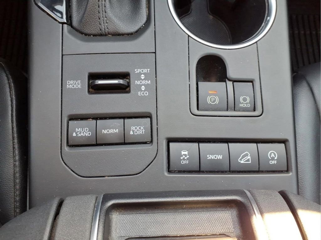 Used 2021 Toyota Highlander XLE AWD/4WD image 27