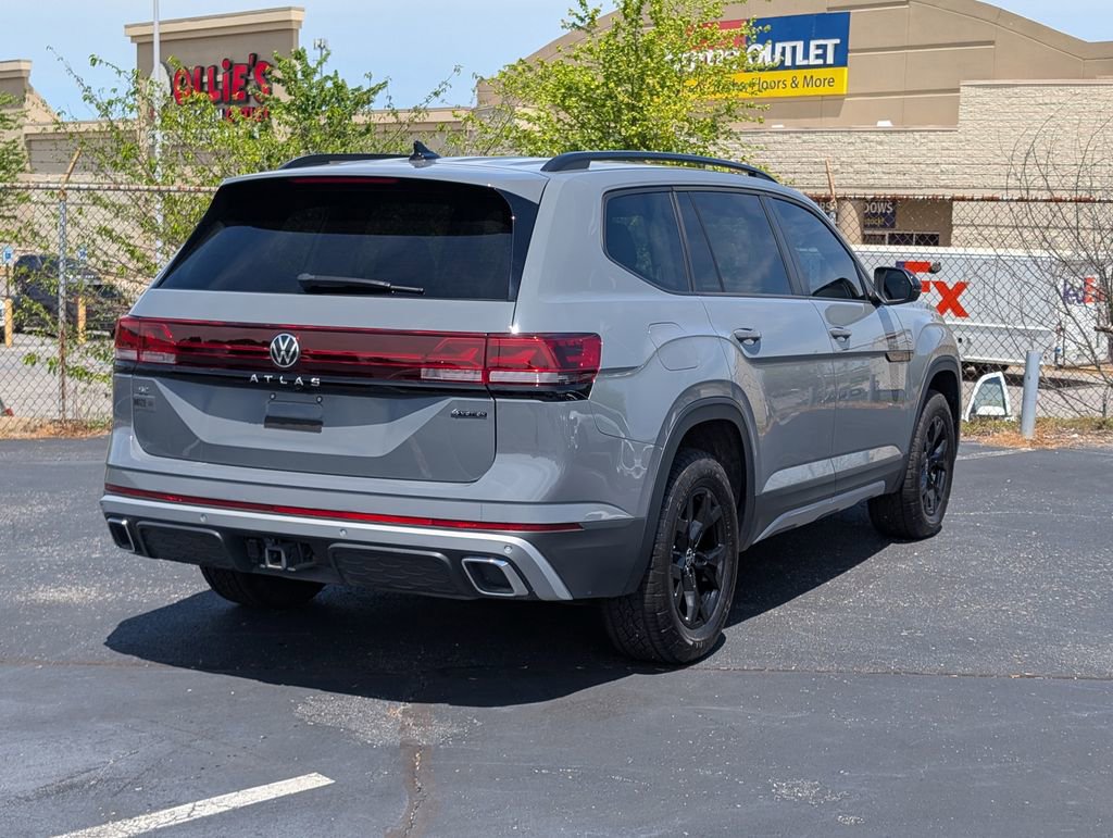 Used 2025 Volkswagen Atlas Peak Edition SE AWD/4WD image 6