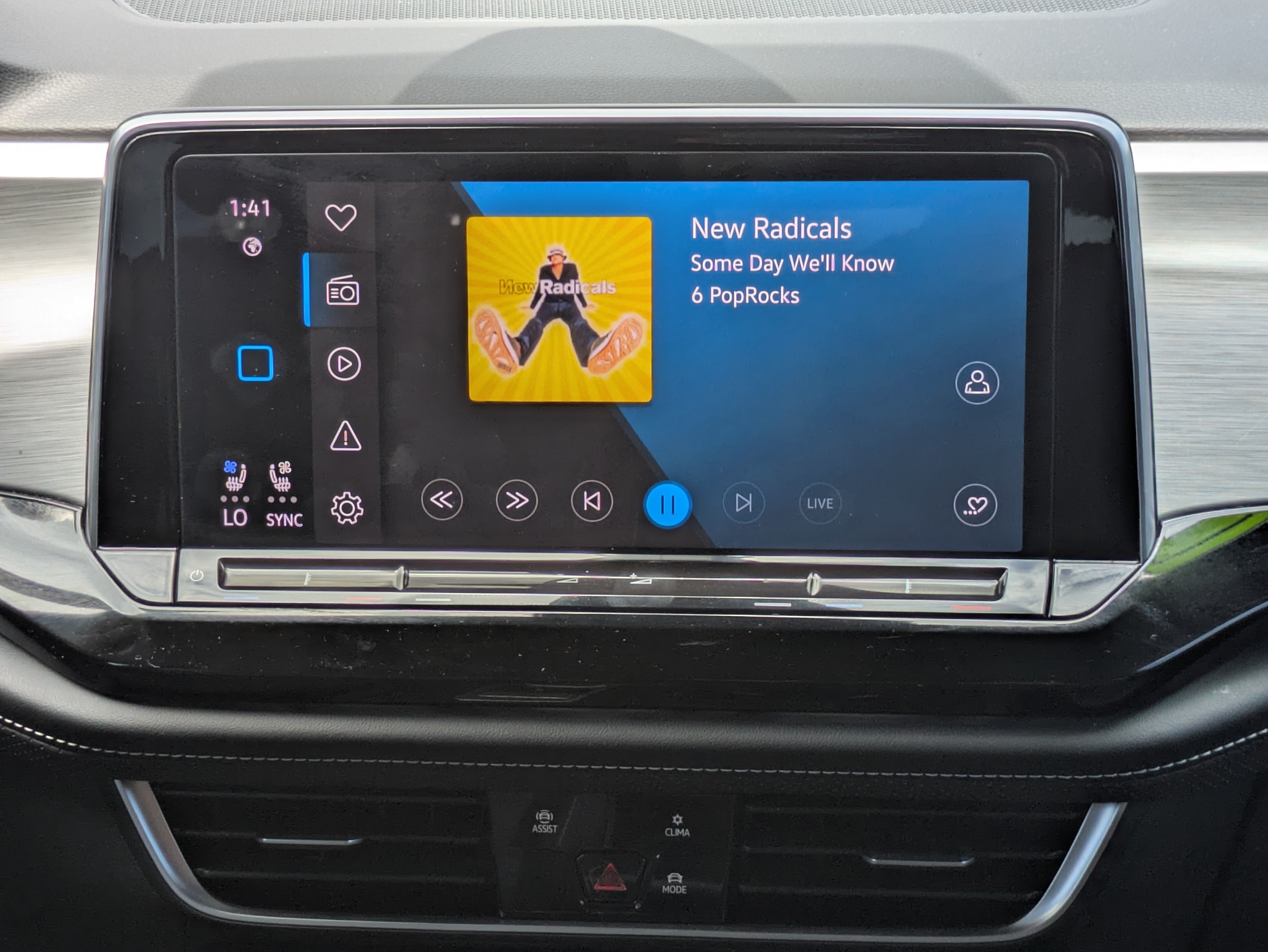 Used 2024 Volkswagen Atlas Cross Sport SE FWD image 18