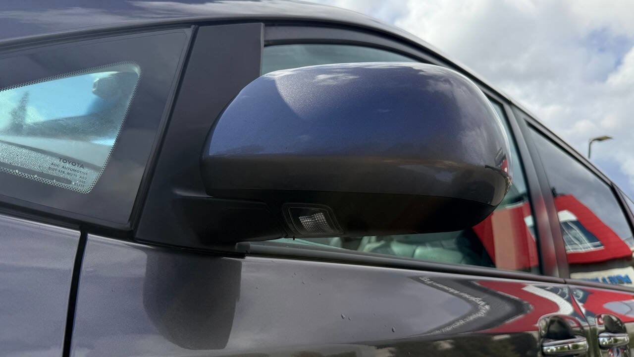 Used 2012 Toyota Sienna Limited w/ Premium Pkg image 50