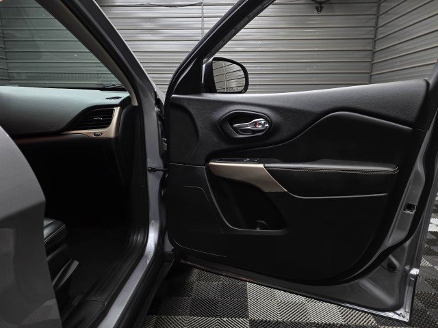 Used 2017 Jeep Cherokee High Altitude FWD image 31