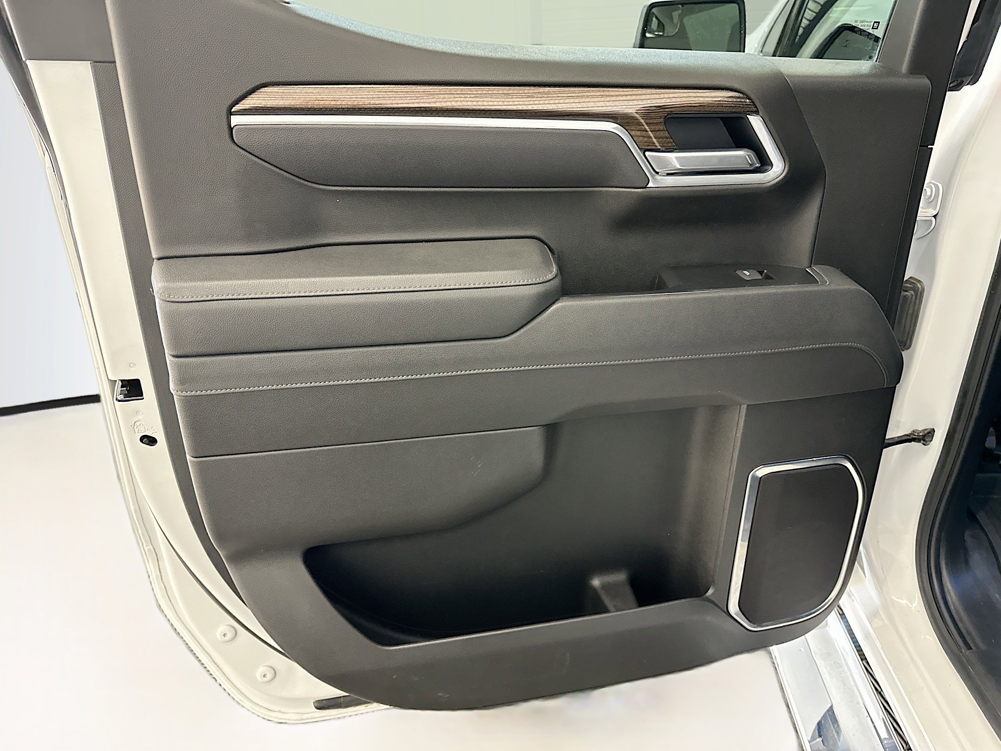 Used 2025 Chevrolet Silverado 1500 LT image 27