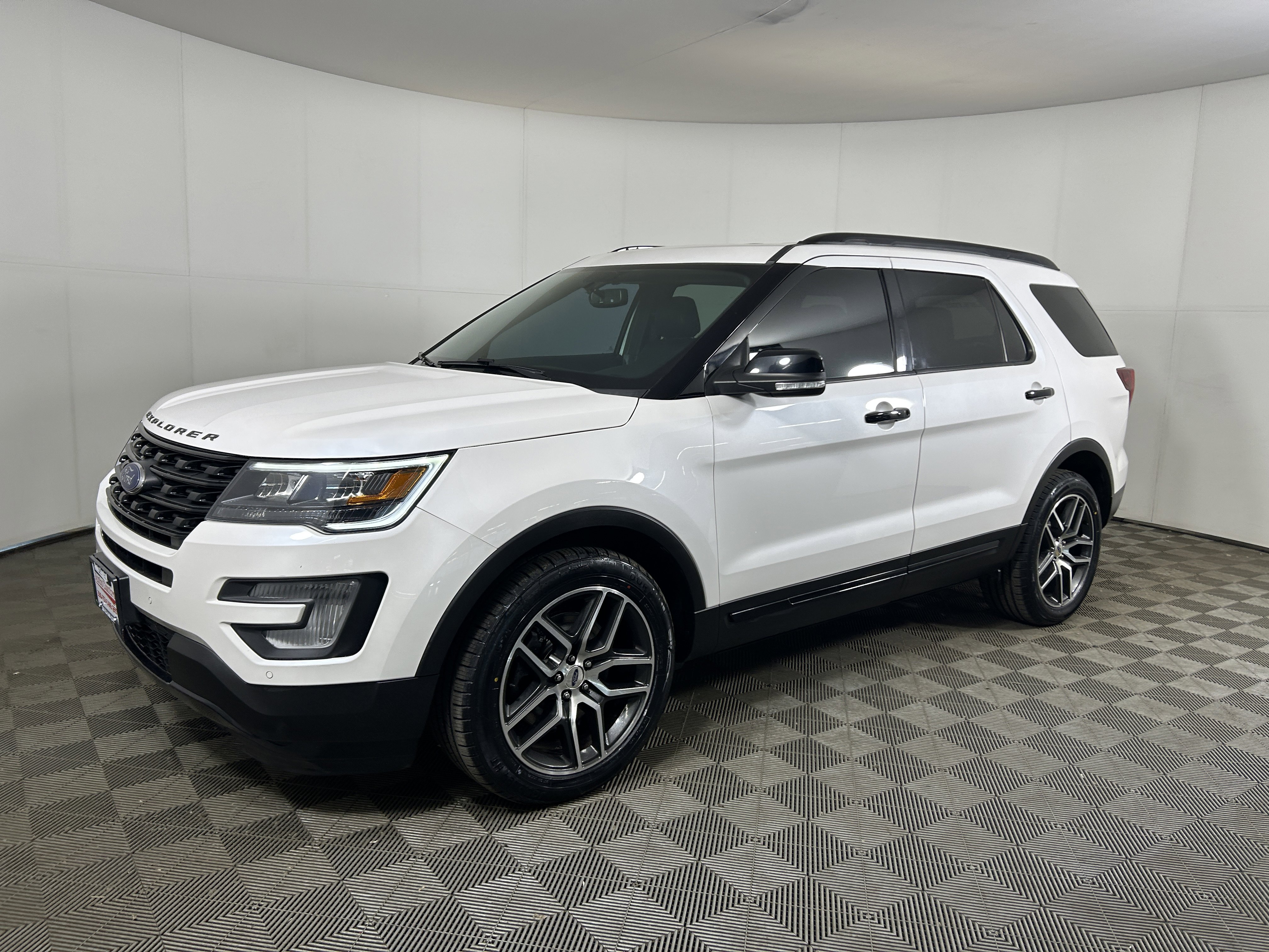 Used 2017 Ford Explorer Sport AWD/4WD image 1
