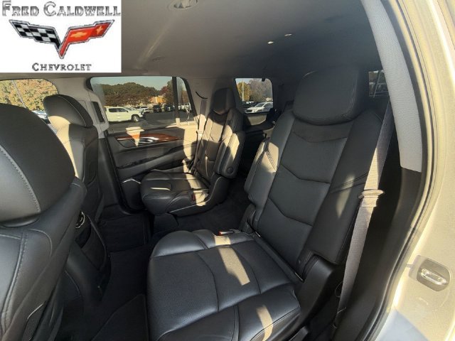 Used 2017 Cadillac Escalade Luxury AWD/4WD image 31