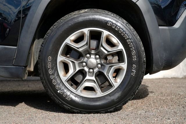 Used 2019 Jeep Cherokee Trailhawk w/ Cold Weather Group image 12