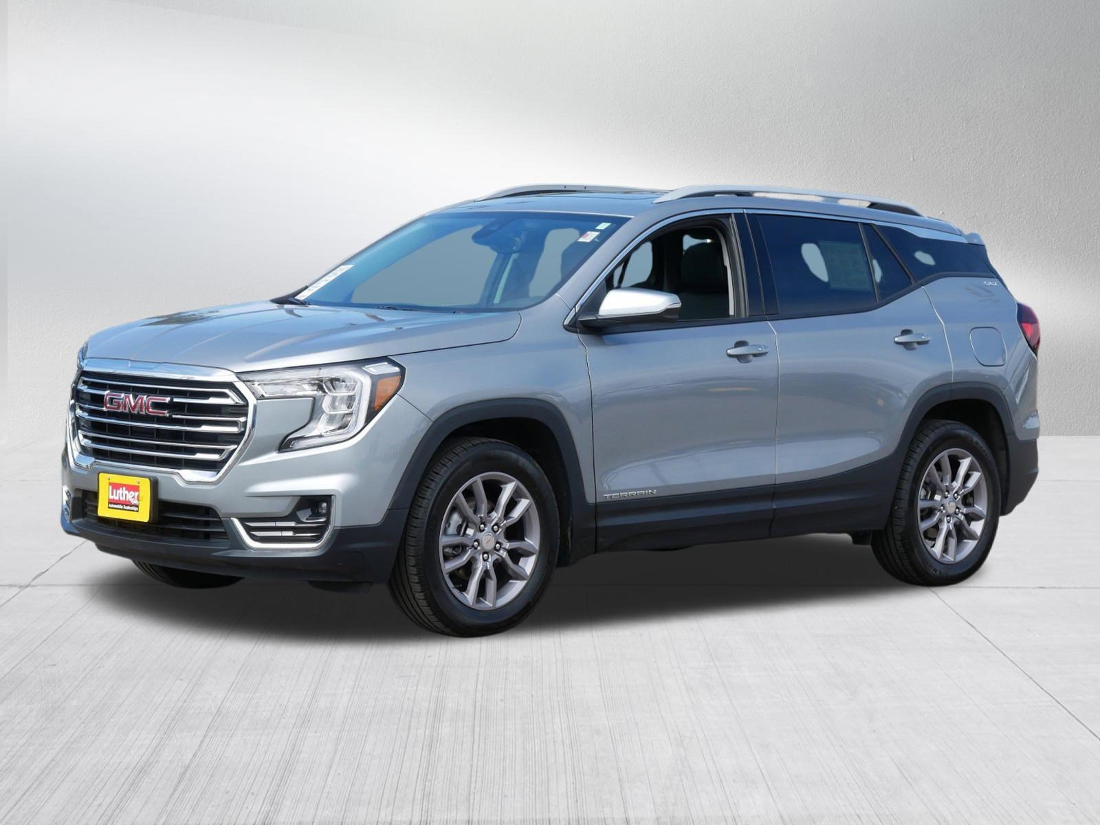 Used 2024 GMC Terrain SLT w/ Infotainment Package II AWD/4WD image 3