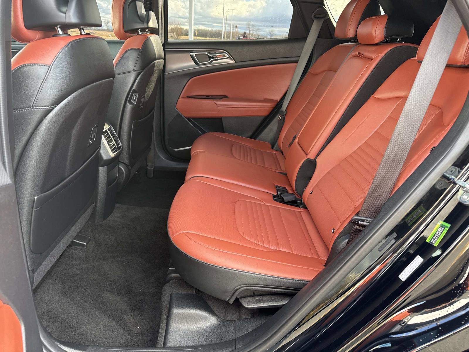 Used 2025 Kia Sportage SX image 22