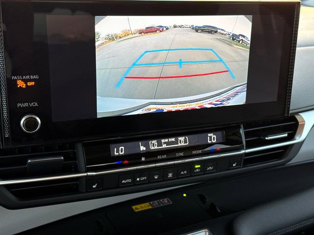 Used 2025 Toyota Sienna XLE image 26