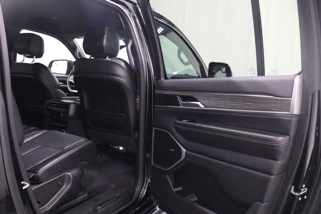 Used 2024 Jeep Wagoneer L Series II w/ Flexible Seating Group image 17