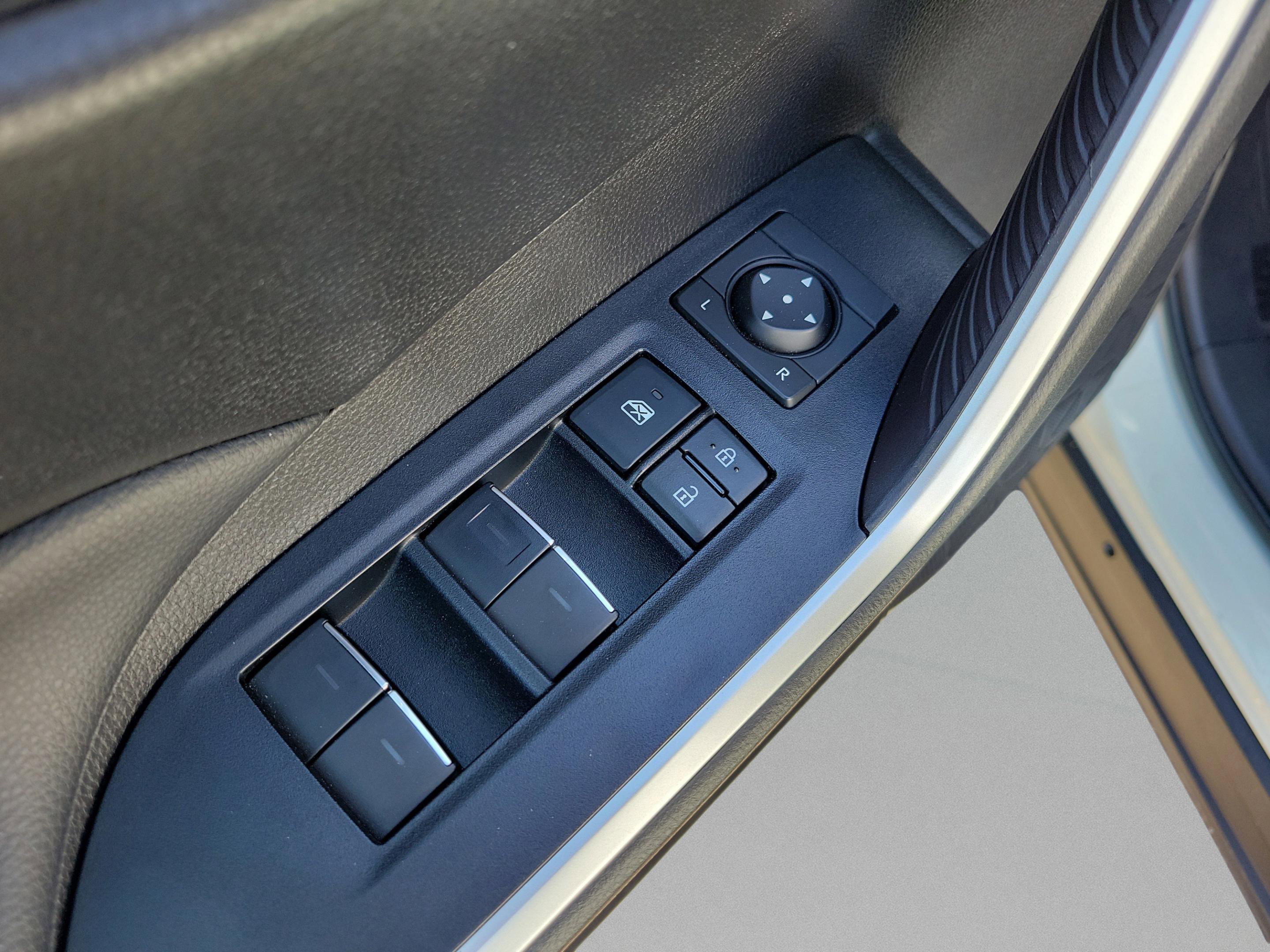 Used 2022 Toyota RAV4 XLE image 11