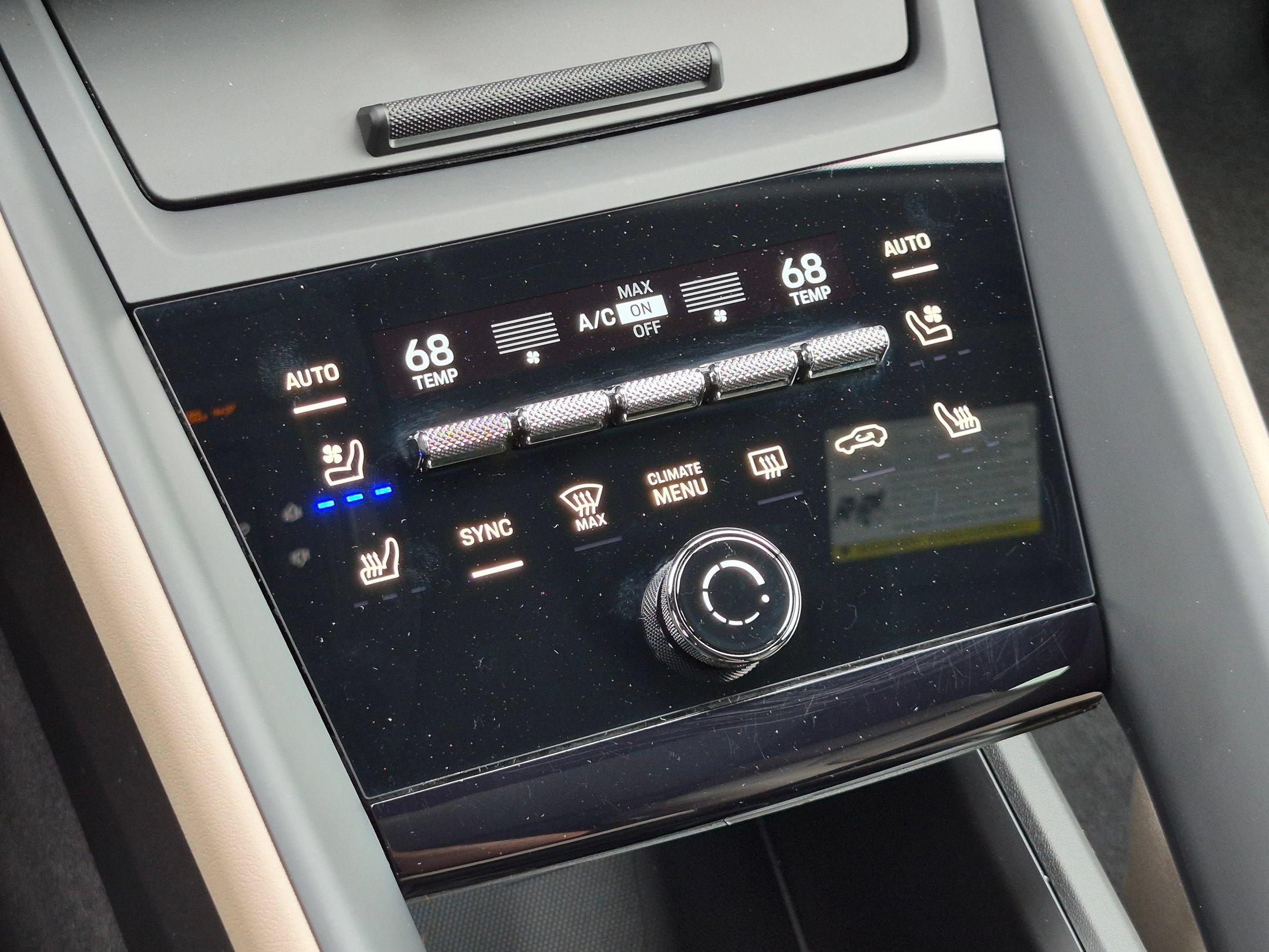 Certified 2025 Porsche Macan Electric RWD image 17