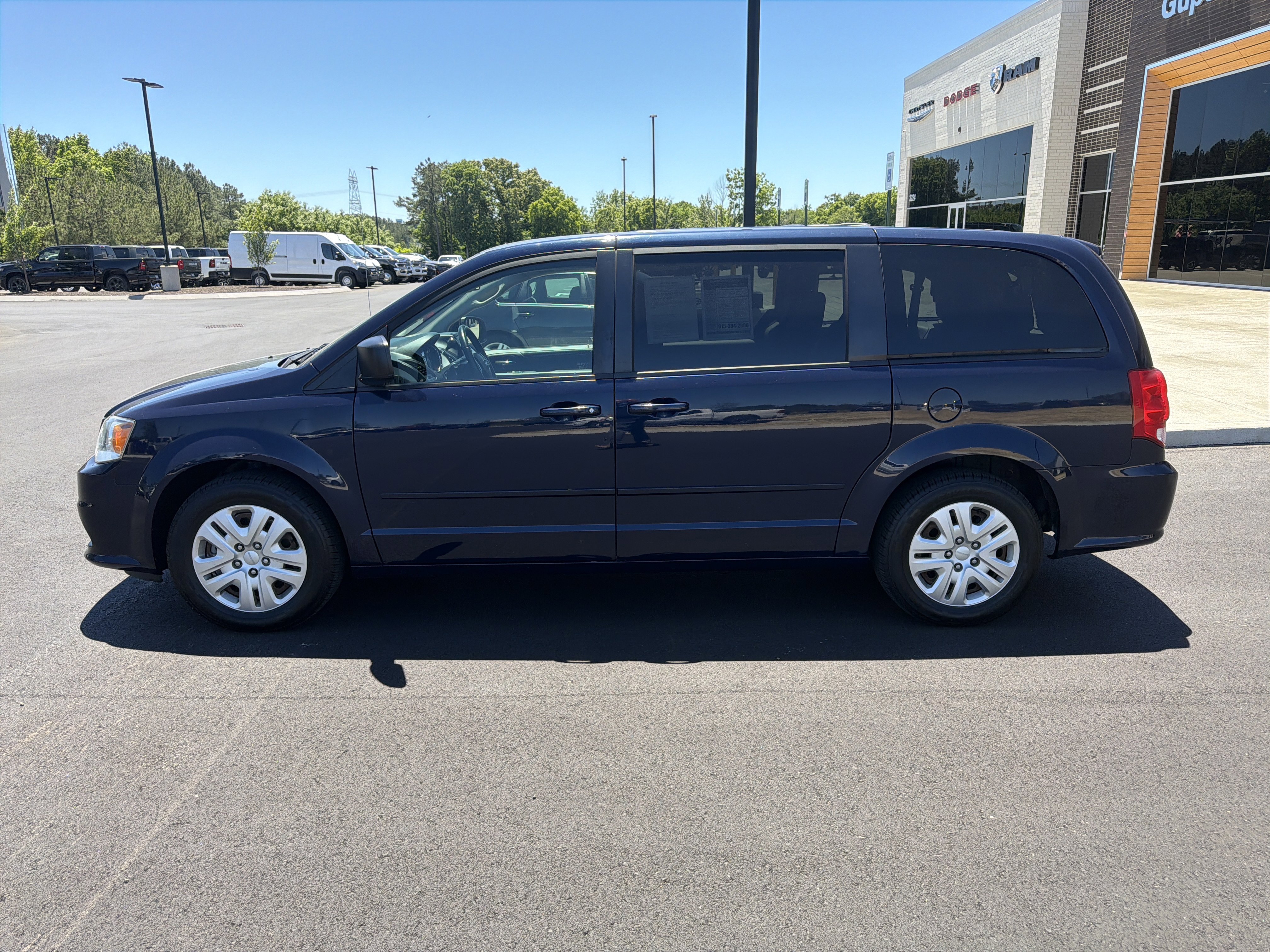 Used 2016 Dodge Grand Caravan SE w/ Quick Order Package 29E SE FWD image 18
