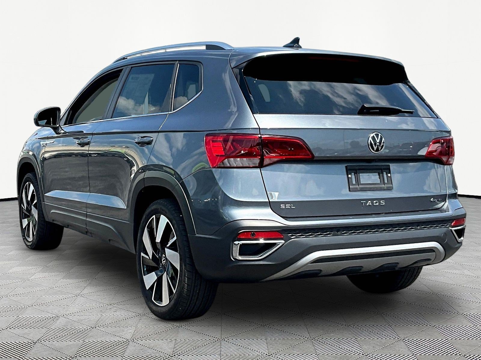 Used 2023 Volkswagen Taos SEL AWD/4WD image 4