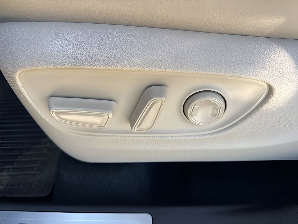 Used 2023 Toyota Highlander Limited image 10