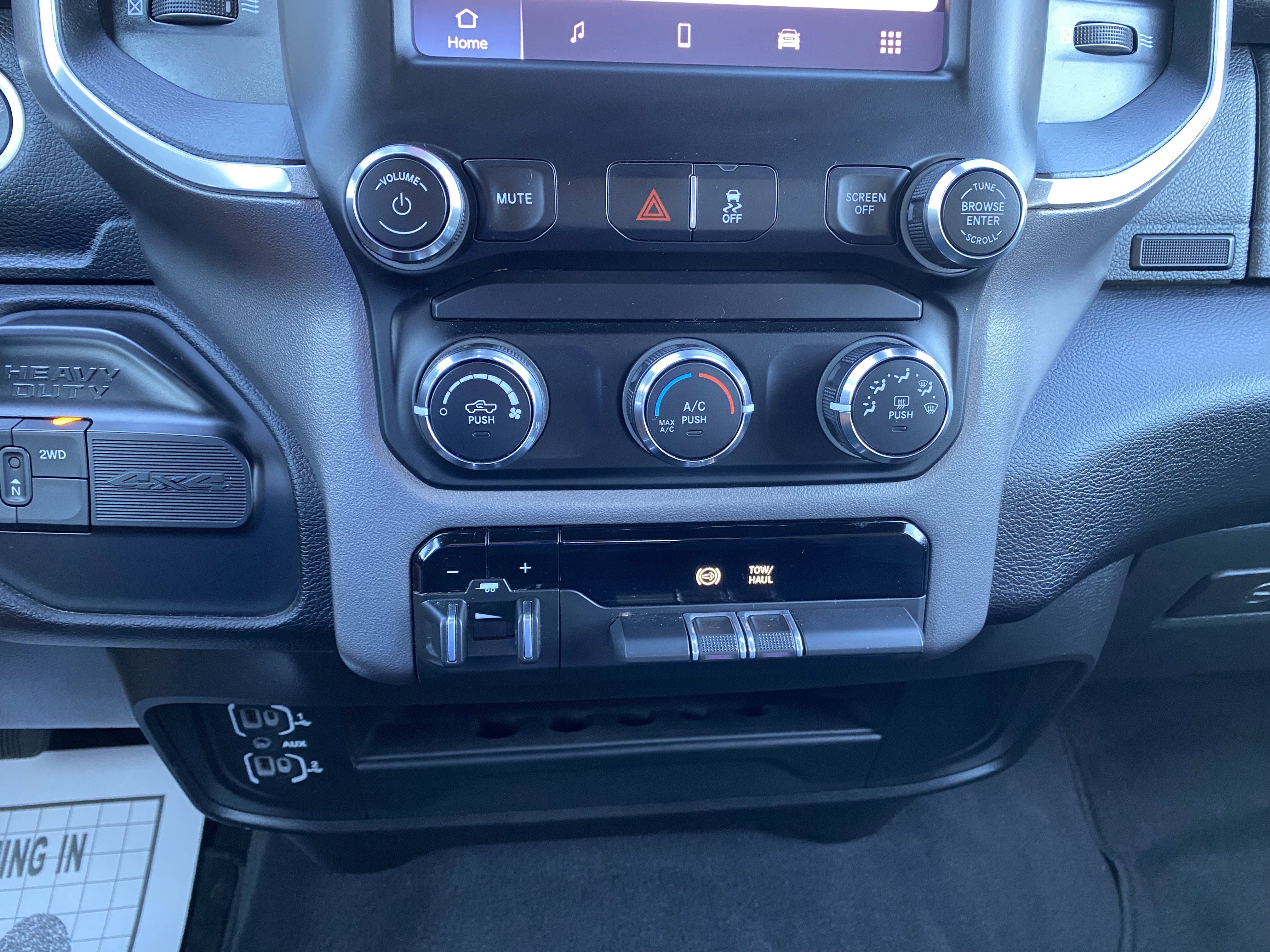 Used 2024 RAM 3500 Big Horn image 28