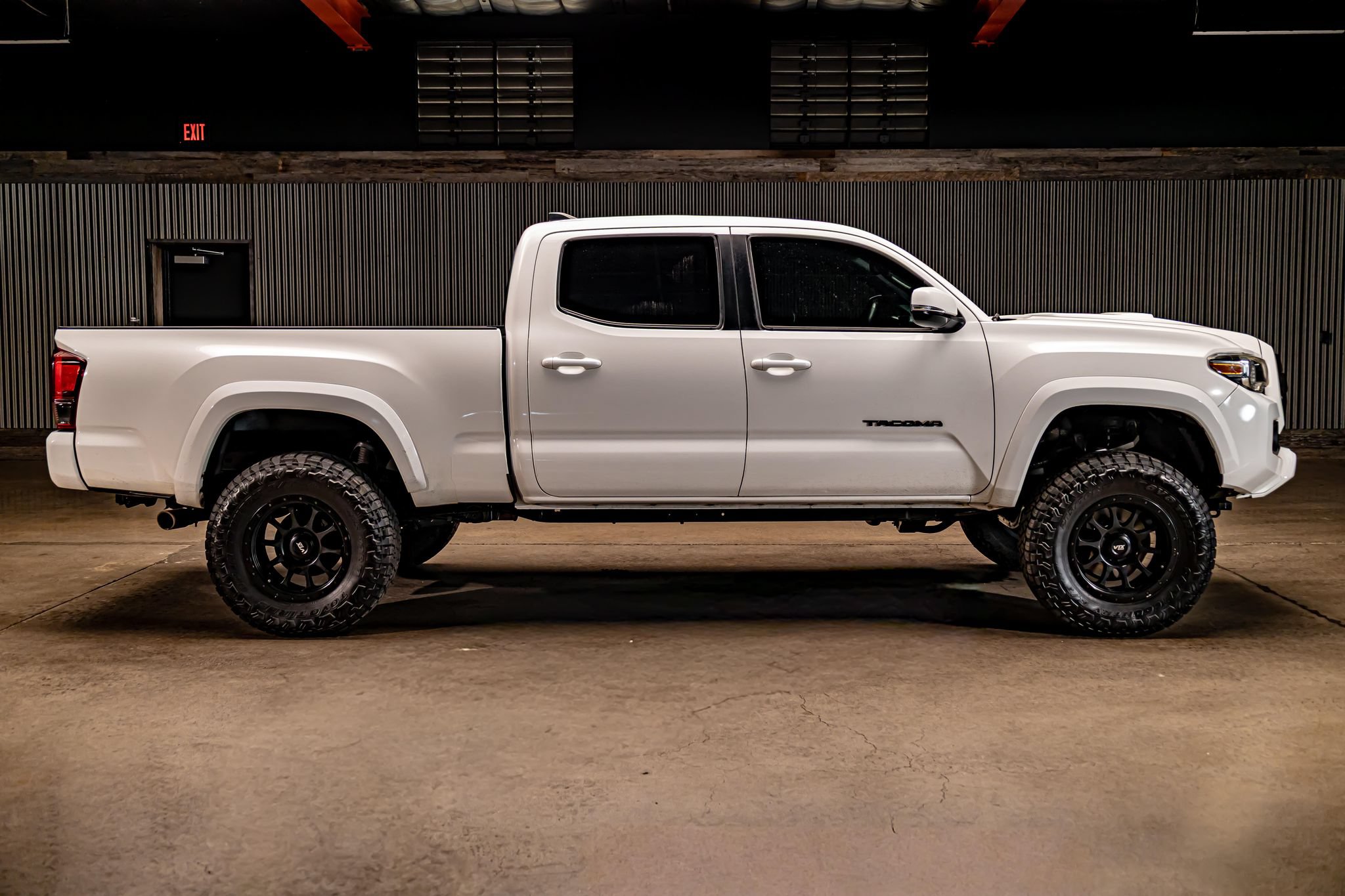 Used 2019 Toyota Tacoma TRD Sport AWD/4WD image 10