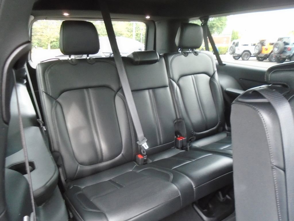 Used 2024 Jeep Wagoneer L Base image 11