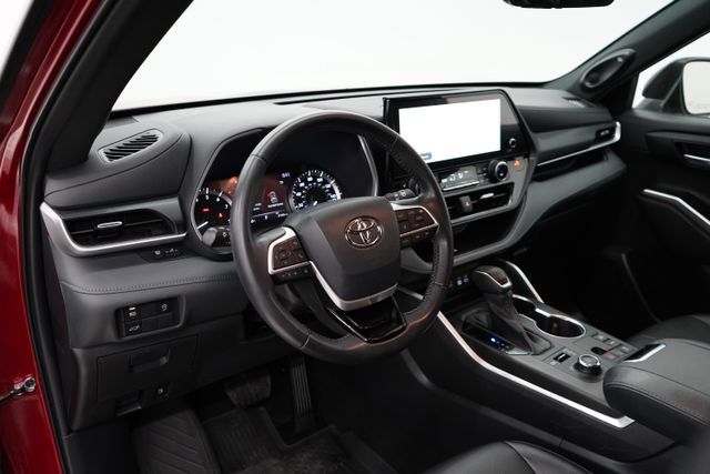 Used 2023 Toyota Highlander XSE image 14