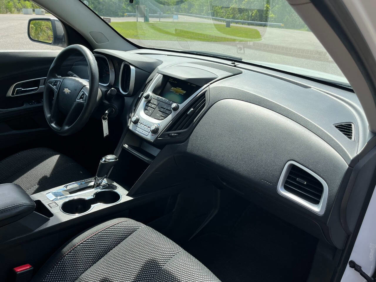 Used 2017 Chevrolet Equinox LS FWD image 24