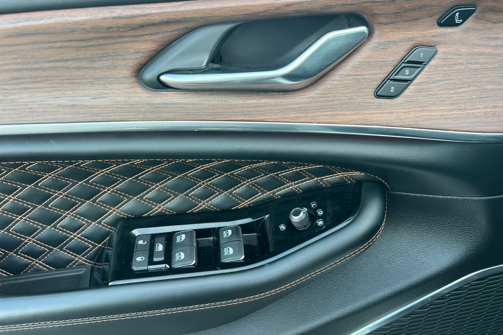 Used 2024 Jeep Grand Cherokee Summit image 12