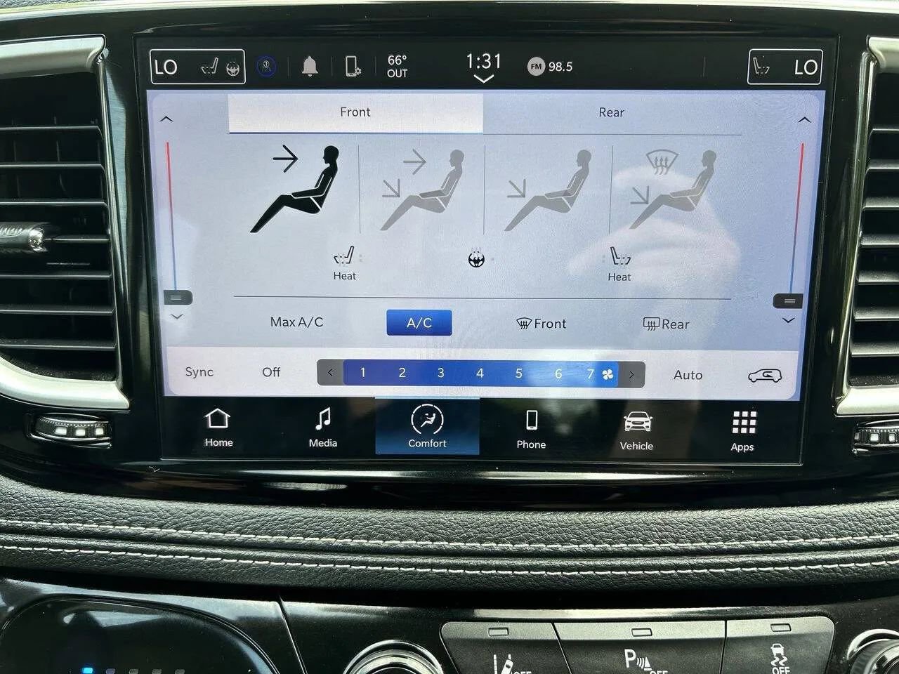 Used 2023 Chrysler Pacifica Touring-L FWD image 17