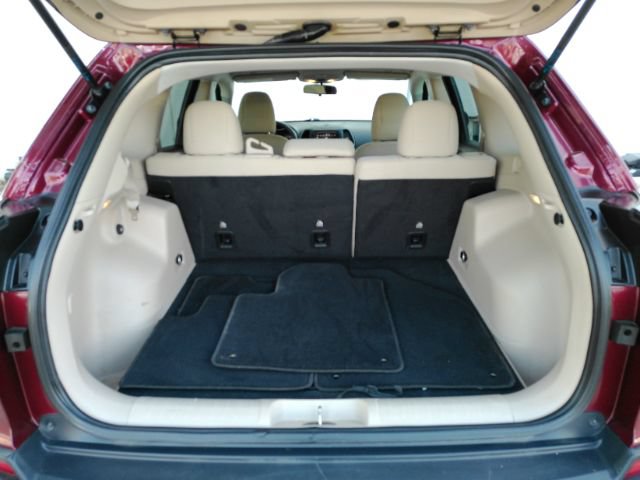 Used 2019 Jeep Cherokee Latitude w/ Popular Appearance Group FWD image 21