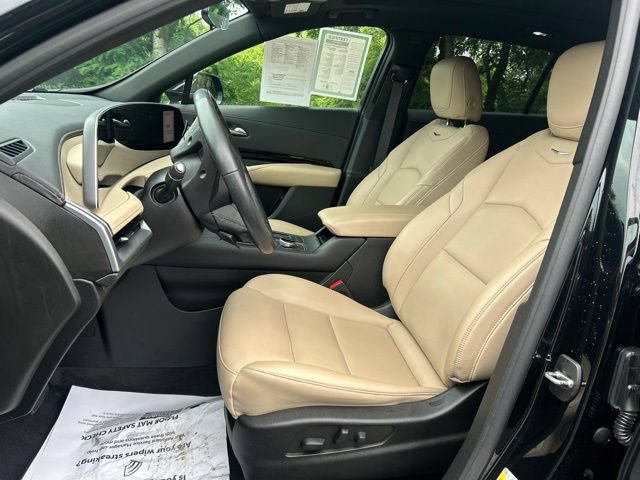 Used 2024 Cadillac XT4 Luxury w/ Cold Weather Package AWD/4WD image 19