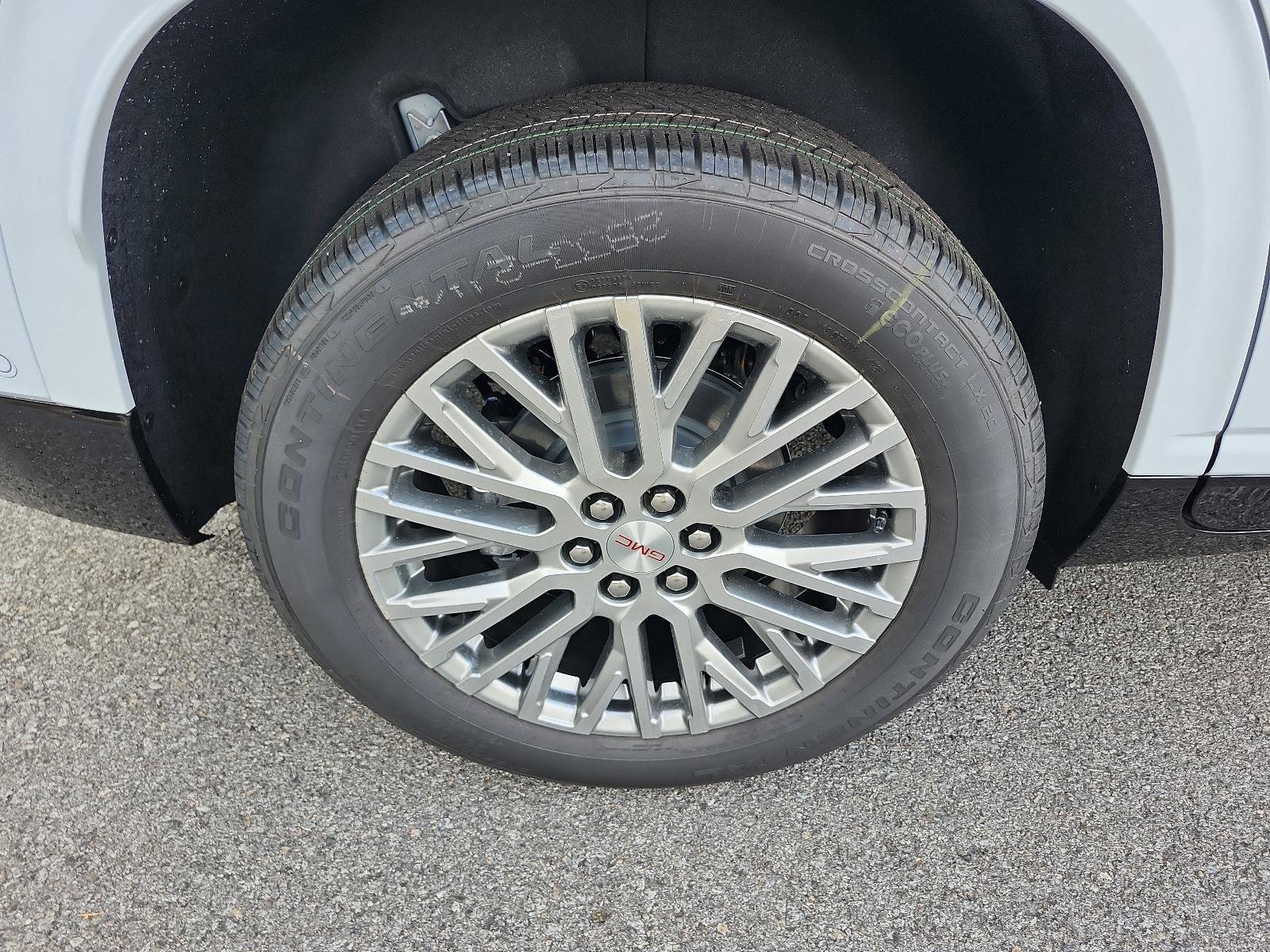 New 2026 GMC Acadia Denali w/ Super Cruise Package image 8